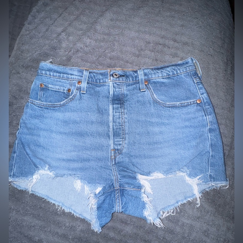 Levi's 501 Original high-rise button fly women's denim cutoff shorts. Size 33